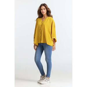 Blusa de Chifón Color Mostaza para Mujer con Bordado, Lentejuelas y Decoración de Encaje, Talla XL, Formal, con Cuello con Volantes y Lazo, WM-CS-SS24-075 - Product Image 6