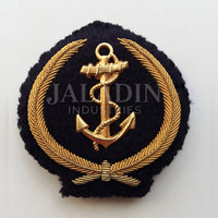 Écussons brodés sur mesure OEM en fil de métal doré et argenté 3D, patchs de tissu en toile de forme personnalisée, cracheurs de drapeau à coudre en forme de cœur pour chapeaux