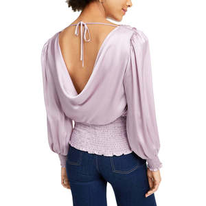 Top da donna LEYDEN in raso con scollo a V viola taglia media - Product Image 2