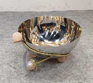 Nuevo diseño hecho a mano de metal de acero inoxidable tazón para mezclar con soporte de hierro para utensilios de cocina tamaño y MATERIAL PERSONALIZADO - Product Image 3
