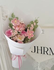 Ramo de Flores de Ganchillo Hecho a Mano, Diseño Terminado para Bodas y Navidad, para Novias y Día de San Valentín, Incluye Embalaje - Product Image 3