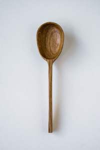 Cuchara de Madera en Forma de Corazón - Idea de Regalo Hecha a Mano con Madera Maciza para Seres Queridos y Decoración Rústica de Mesa, Color Marrón - Product Image 2