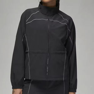 Ensemble survêtement femme grande taille hiver 2026, coupe-vent, blocs de couleur, fermeture éclair, veste de survêtement à capuche, col à fermeture éclair, design de fermeture éclair sur le devant, pantalon court - Product Image 1