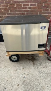 Machine à glaçons demi-cube refroidie par air Manitowoc IY0606A-261 208-230V 501-800lb - Product Image 2