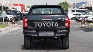 Toyota Hilux D/C GR Sport 2.8D AT 4X4 automatique SUV d'occasion 2023, conduite à droite/à gauche, sièges en cuir, intérieur foncé de haute qualité - Product Image 4