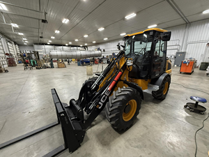 Chargeuse sur pneus JCB 407 AGRI 2026, équipement de chargeuse lourde haute performance - Product Image 5
