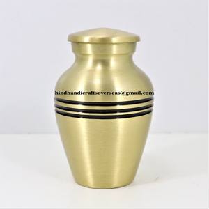 Urna de recuerdo chapada en peltre de latón pequeño de tres bandas para cremación para cenizas funerarias-Exportador de fabricante indio - Product Image 4