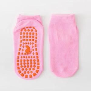 Venta al por mayor logotipo personalizado Yoga Grips calcetines tobilleros algodón tejido deportes correr Calcetines antideslizantes transpirable Pilates Calcetines - Product Image 3