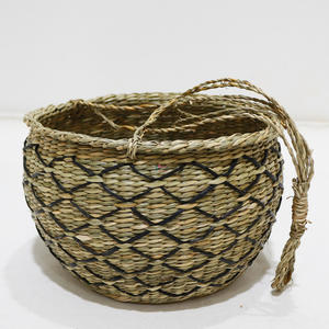 Jardinières décoratives suspendues rondes en jonc de mer naturel fait à la main Artex Dong Thap - Product Image 2