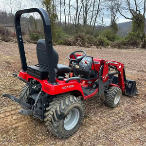 Tracteur agricole Massey Ferguson GC1705 avec godet chargeur, moteur diesel 280hrs 4x4, 22HP, 540 PTO, attelage 3 points, livraison gratuite - Product Image 1