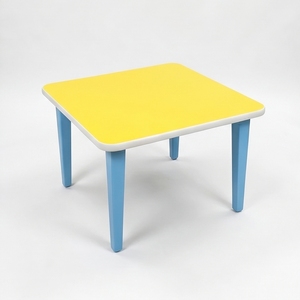 Table carrée en contreplaqué pour enfants, design moderne du milieu du siècle, pieds en bois durables, pour bébés et enfants. - Product Image 2