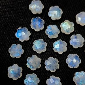 Briolette en forme de fleur de pierre de lune arc-en-ciel Flashy, pierre précieuse en forme de fleur à facettes en pierre de lune naturelle, perles sculptées à la main 10MM - Product Image 3