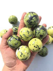 Haute Qualité REIKI Guérison Sculpté Mascotte Rare Vert Lizardite Sphère Pierre Semi-Précieuse Pierre Gemme pour Feng Shui Décor À La Maison - Product Image 3