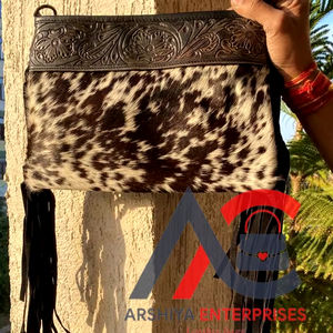 Bolso con flecos de piel de vaca tallado a mano para mujer, bolso bandolera de cuero tallado a mano, bolsos cruzados de tamaño Ideal - Product Image 2