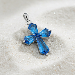 Colgantes y Dijes de Joyería Fina de Plata de Ley 925 Chapados en Oro con Cruz Azul Navideña, Diamantes Cultivados en Laboratorio con Certificación GIA VVS - Product Image 3