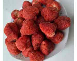 Fraises séchées tranchées de qualité supérieure du Vietnam pour les marques de collations et les garnitures de céréales Fraises séchées en vrac de 99GD - Product Image 3