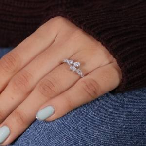 Purecarat Anillo de Bodas de lujo para mujer Corte de pera Moissanite real y envoltura de diamante Estilo de moda certificado IGI para uso diario - Product Image 5