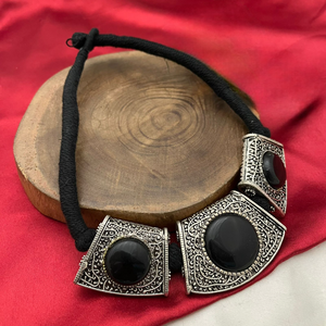 Bel ensemble de collier oxydé réversible pour femmes et filles Design double face avec des détails complexes des deux côtés - Product Image 3