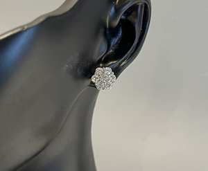 Boucles d'oreilles fleurs de luxe élégantes Boucles d'oreilles fleurs diamant Moissanite coupe ronde en argent 925 Cadeau de mariage de fiançailles fin - Product Image 1