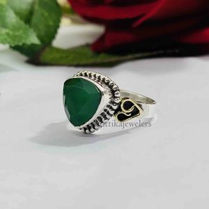 Bague en argent sterling 925 faite à la main avec pierre précieuse Onyx vert naturel perle de Moissanite directe lunette classique pour fêtes mariages - Product Image 2