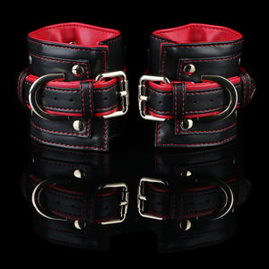 新しいデザイン安全パッド入りロック手首拘束力ソフトレザーBDSMリストカフスロックバックル付き大人用 - Product Image 5