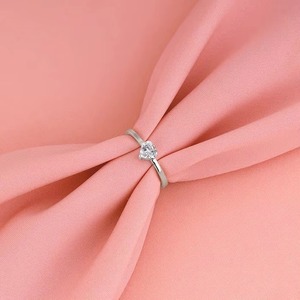 Bague ajustable en or blanc 14 carats hautement demandée pour femmes et filles avec pierre en moissanite en forme de cœur - Product Image 4