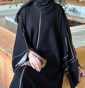 Vêtements traditionnels musulmans élégants et modestes pour femmes, abaya avec manches richement décorées, robes formelles de Dubaï - Product Image 1