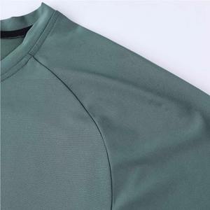 ชุดออกกำลังกายแห้งเร็ว แรชการ์ดแขนยาว คุณภาพสูง ขายส่ง ผ้ายืดสแปนเด็กซ์/โพลีเอสเตอร์ รับสกรีนโลโก้และสีตามสั่ง - Product Image 4