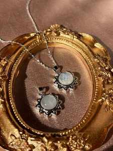 Collier pendentif soleil en pierre de lune naturelle fait à la main bijoux en pierres précieuses flash bleues avec chaîne en argent sterling de 20 à 22 pouces en option - Product Image 4