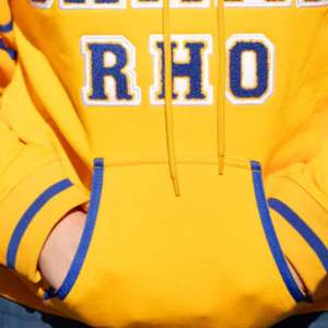 Sweat à capuche en polaire pour femme SGRHO jaune, hiver, 100% coton, broderie imprimée, séchage rapide, mode pour les membres de la sororité - Product Image 5