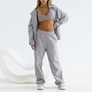 Ensemble coupe-vent deux pièces uni à manches longues avec fermeture éclair, survêtements coupe-vent en gros pour femmes - Product Image 1