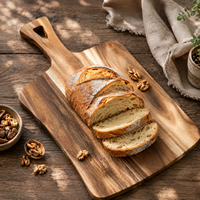 Planche à pain rectangulaire longue en bois d'acacia rustique avec poignée triangulaire découpée pour la cuisine, idéale pour servir du pain au levain artisanal et du fromage