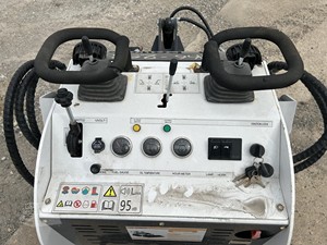 Minicargadora Compacta JQ Power JQ400R con Motor Cummins de Alta Eficiencia y Bomba de Motor con 4 Años de Garantía - Product Image 6