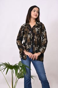 Chemise ample en satin tissé camouflage vintage pour femme avec imprimé indien fait main, col chemise décontracté, manches longues pour l'été - Product Image 2