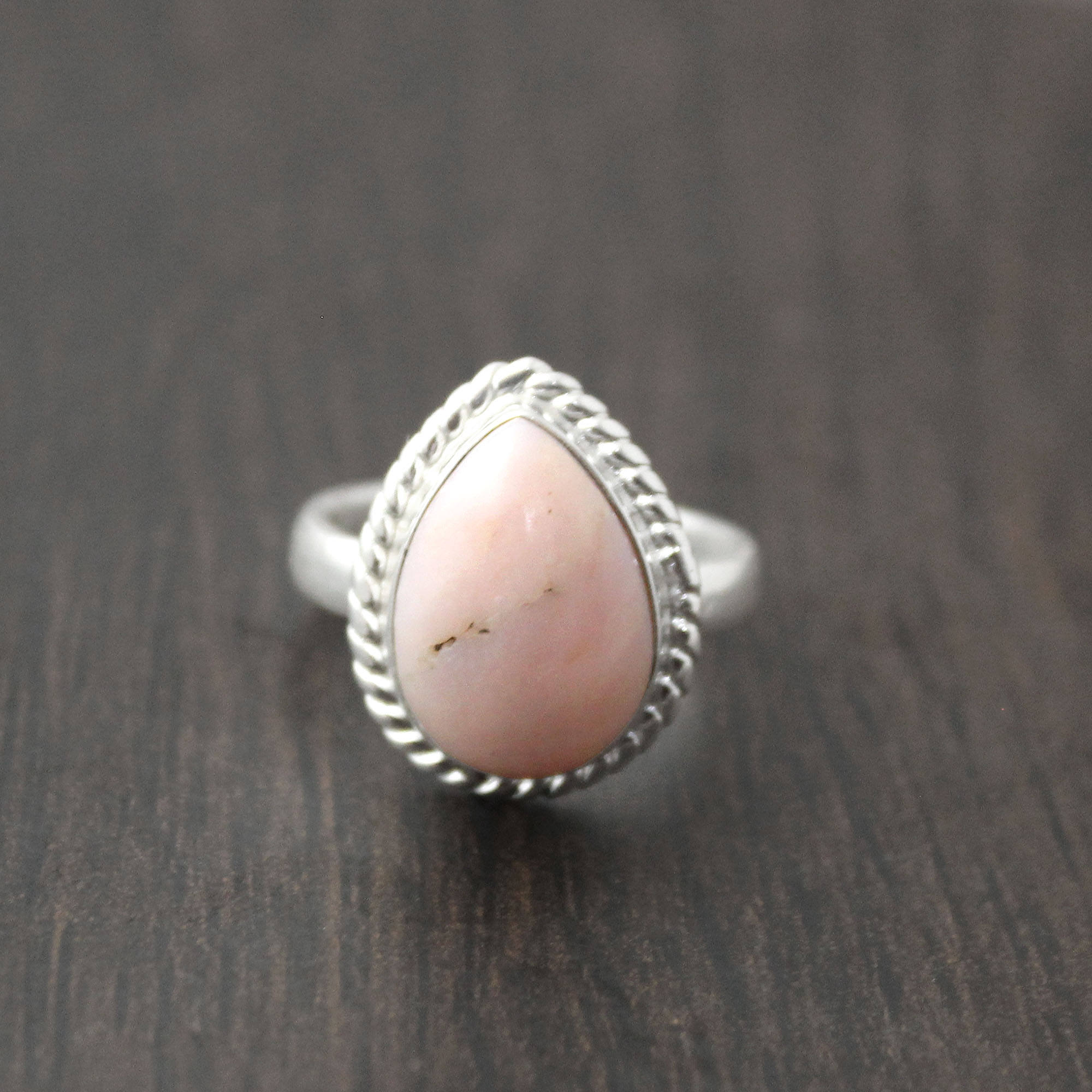 หินโอปอลสีชมพู