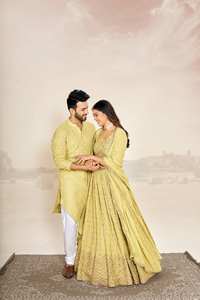 Lehenga Choli en filet bleu traditionnel de luxe fabriqué à la main avec chemisier à manches longues et Dupatta à séchage rapide pour une tenue de fête - Product Image 2