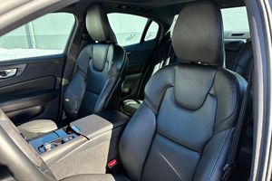 2023 S60 Recharge T8 Plus Black Edition ไมล์น้อย เครื่องยนต์สมบูรณ์แบบ เกียร์อัตโนมัติ หลังคาพาโนรามา ไฟ LED พร้อมส่ง - Product Image 2