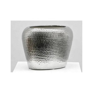 Nuevo diseño de jarrón de aluminio con textura de nervaduras, chapado en cobre fundido, ecológico, ligero, elegante, estilo vintage, maceta para interiores de alta calidad - Product Image 4