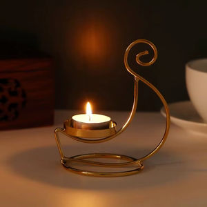 Candelabro de Hierro Estilo Manor, Decorativo para Interiores, Iluminación para el Hogar, Estilo Regio, Elegante y de Herencia - Product Image 1