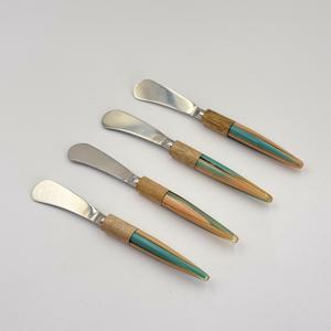 Juego de 4 Cuchillos para Mantequilla de Acero Inoxidable con Mango de Madera y Resina, para Uso en el Hogar y Restaurantes, Juego de Cuchillos para Mantequilla de la Mejor Calidad - Product Image 3