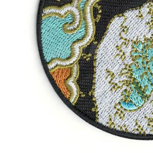 Fabricante de Parches Tejidos Personalizados, Parches Tejidos con Logotipo de Alta Densidad para Ropa y Bolsas, Parches Tejidos Personalizados al por Mayor - Product Image 4