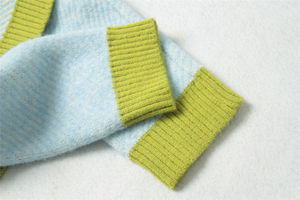 Suéter Unisex de Mohair de Alta Calidad, Suéter Tejido Antiarrugas con Diseño Jacquard y Botones - Product Image 4