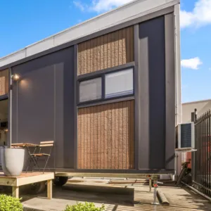 บ้านคอนเทนเนอร์ขนาดเล็กกะทัดรัดและสะดวกสบายสำหรับการอยู่อาศัยเคลื่อนที่ - Product Image 1
