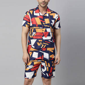 Ensemble de shorts de plage écologiques à col montant pour hommes, tissu cool, design imprimé attrayant, respirant pour l'été - Product Image 1