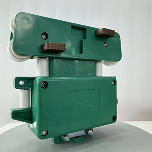Colector de corriente flexible DEMAELECTRIC para aplicaciones de grúas - Product Image 1