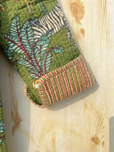 Veste matelassée en coton imprimé à la main indienne pour femmes vêtements d'extérieur décontractés toutes saisons avec motif floral et décoration de boutons - Product Image 2