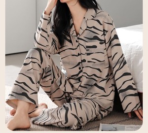Fabricante tendencia nueva llegada venta al por mayor de moda causal impresión de las mujeres conjunto de ropa de pijama de las mujeres ropa de dormir - Product Image 3