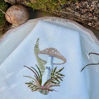 Napperons et serviettes de table ronds brodés en gros personnalisés Tapis de bordure festonnés en lin naturel de haute qualité Accueil Restaurant Événements