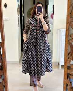 ชุดสูททันสมัยที่ไม่เหมือนใครพร้อมงานฝีมือที่ซับซ้อนและแรงบันดาลใจทางศิลปะสำหรับกิจกรรมพิเศษ - Product Image 2