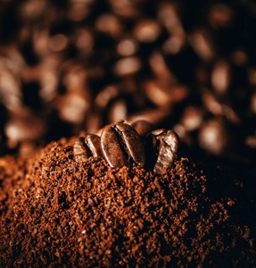 กาแฟคั่วบดคุณภาพพรีเมียม ราคาดีที่สุด ดื่มได้ทุกวัน ตัวเลือกอันดับต้นๆ - กาแฟโรบัสต้าและอาราบิก้า ผสมสูตรพิเศษ รับผลิตแบบ OEM/ODM บรรจุถุงซิปล็อค 500 กรัม กาแฟเวียดนาม - Product Image 4